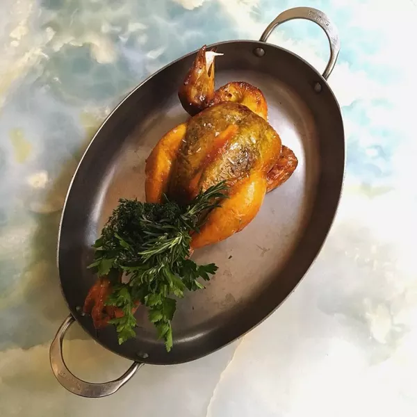 Bỏ ra hơn 1 triệu đồng chỉ để ăn một chiếc cánh gà ở Hong Kong, bạn có dám thử không?