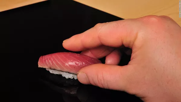 sushi, sashimi, cá sống, văn hoá ẩm thực, ẩm thực nhật bản, ăn cả thế giới, cơm trộn giấm, tự xưng là hội mê sushi, nhưng chưa chắc ai cũng biết về sự thật đằng sau những lầm tưởng phổ biến về món ăn này