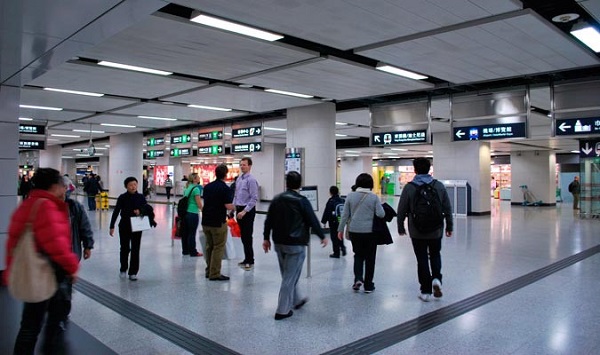 du lịch hong kong, mtr ở hong kong, điểm đến hong kong, vì sao khách nước ngoài mê tàu điện ngầm hong kong?