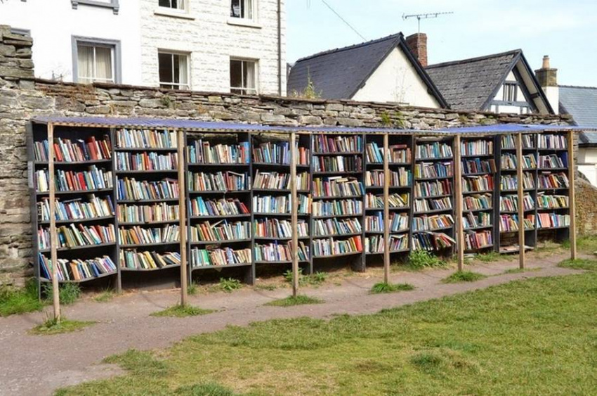 bờ sông wye ở powys, xứ wales, thị trấn sách có một không hai trên thế giới