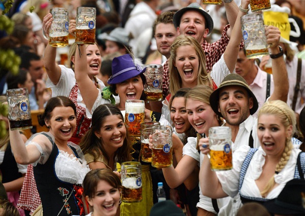 lễ hội, lễ hội bia oktoberfest, lễ hội hagoita ichi, 12 lễ hội đưa bạn vi vu khắp thế gian