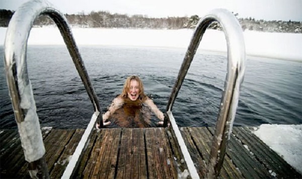 Tắm băng – thú vui của những ‘kẻ điên’ ở Bắc Cực