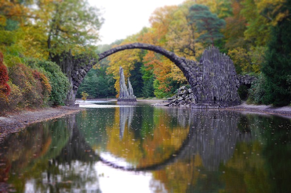 cầu rakotzbrücke, du lịch đức, chàng trai việt đi xuyên rừng tìm ‘cây cầu của quỷ’ ở đức