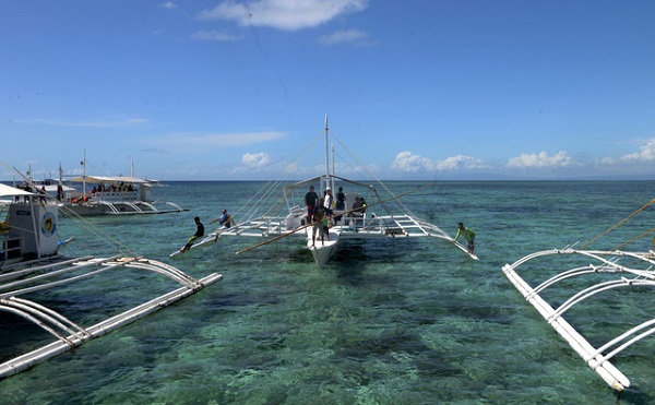 Bay đến Philippines tận hưởng biển xanh cát trắng ở Cebu