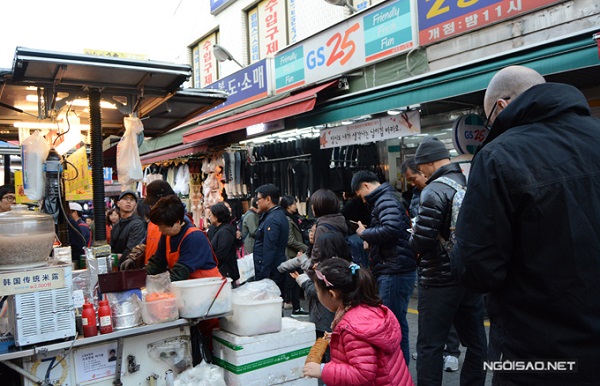 du lịch nhóm, du lịch seoul, hàn quốc, tiệm bánh rán bình dân khách xếp hàng nườm nượp ở seoul