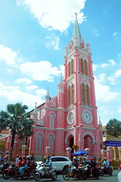 du lịch tphcm, nhà thờ tân định, sài gòn, nhà thờ hơn 100 năm ở sài gòn hút khách nhờ màu hồng