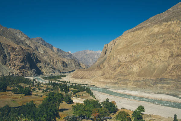 dòng sông shyok, du lịch ấn độ, du lịch pakistan, du lịch turtuk, làng turtuk, đèo khardung la, turtuk – nét đẹp của ngôi làng nằm giữa biên giới ấn độ – pakistan
