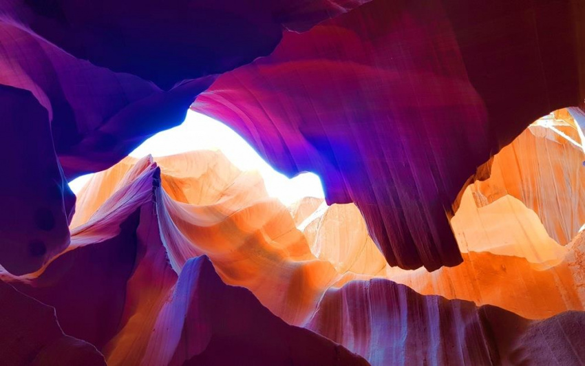 Vẻ đẹp bước ra từ hành tinh khác của kỳ quan Antelope Canyon