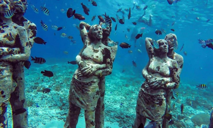 Khu vườn điêu khắc dưới đáy đại dương ở Indonesia