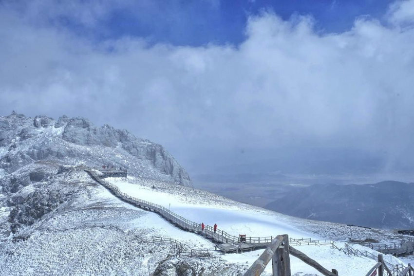 Đón tuyết sớm ở Shika, ngọn núi tuyết nổi tiếng của Shangrila