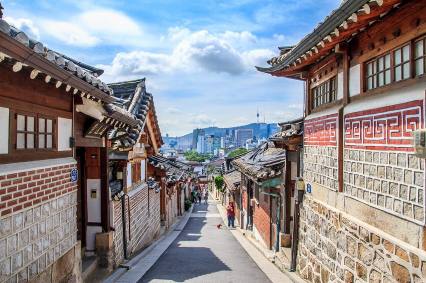 Thong dong bên làng cổ Bukchon Hanok, Hàn Quốc