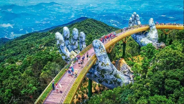 Cầu Vàng Đà Nẵng xuất hiện trên Instagram nghệ thuật nổi tiếng thế giới cùng vô vàn lời khen