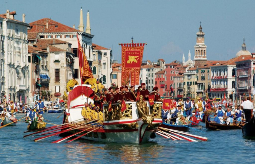 Độc đáo lễ hội đua thuyền quý tộc Regata Storica, Venice, Italia