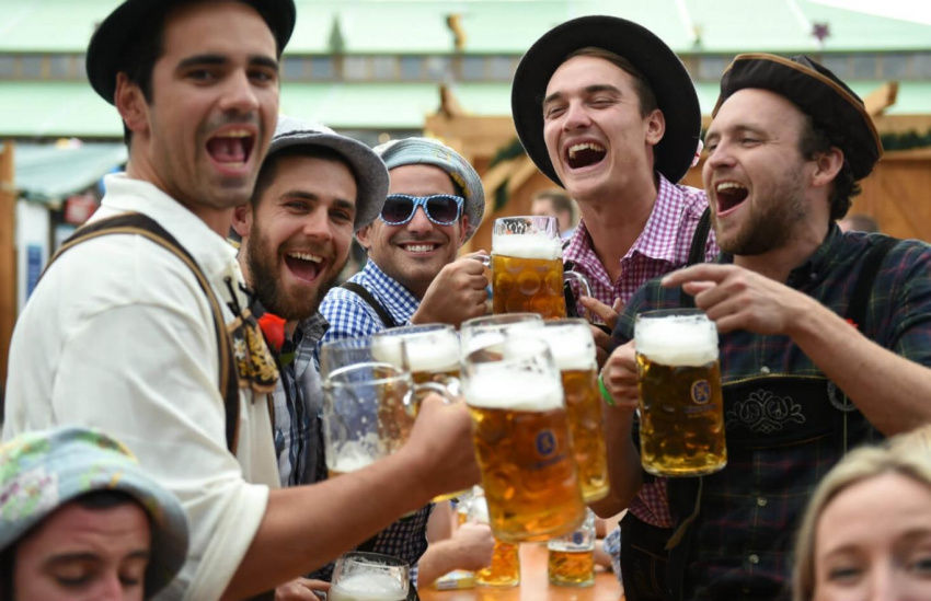 Choáng ngợp lễ hội bia Oktoberfest lớn nhất thế giới tại Đức