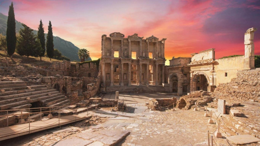 Ephesus, nơi ô liu luôn nở hoa trên phế tích ngàn năm