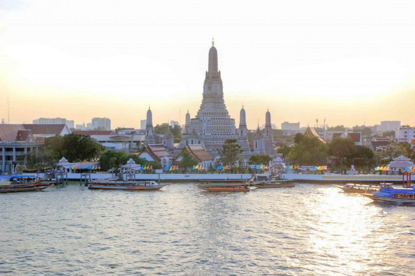 Du lịch Bangkok tìm về bình yên bên chùa Wat Arun