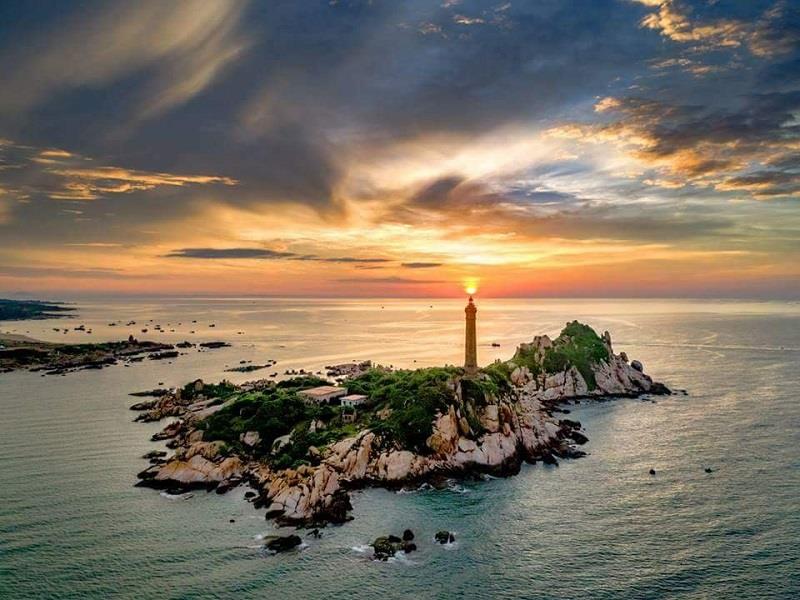 Làng chài Kê Gà và ngọn hải đăng hơn trăm tuổi ở Bình Thuận