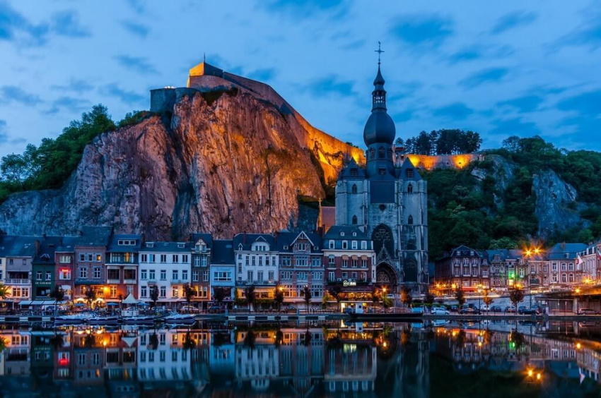 Đi trọn thế gian ngắm nhìn những thị trấn cổ tích châu Âu