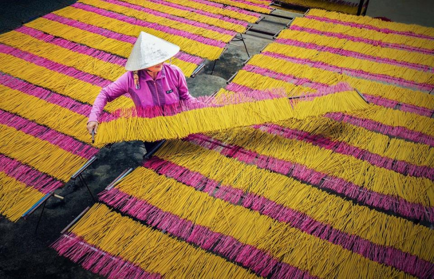 Sắc màu độc đáo của làng nghề làm hương truyền thống