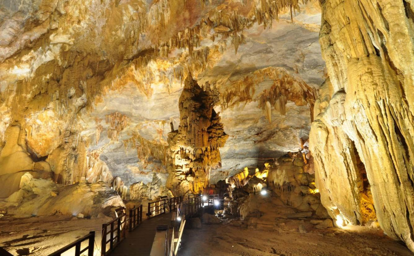 Tự hào chiêm ngưỡng những hang động tuyệt vời ở Quảng Bình