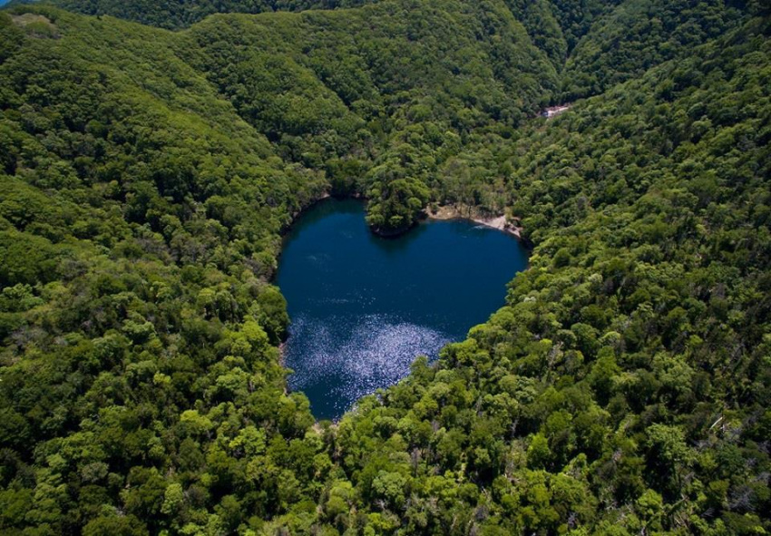 Những hồ nước hình trái tim đẹp hoàn hảo trên thế giới