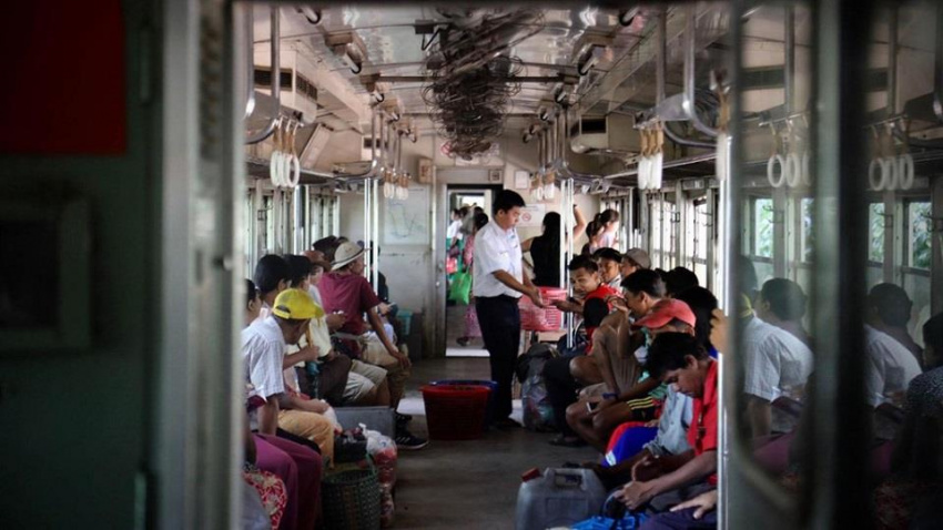 Ngược thời gian ngắm thành phố Yangon, Myanmar trên tàu hỏa