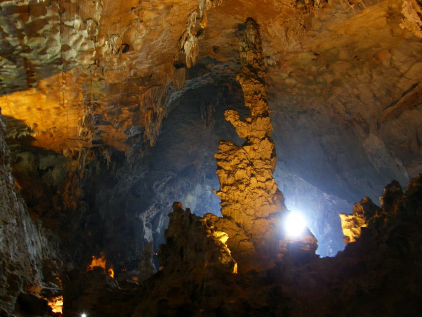 Hang động ở Hạ Long và sự tích hang Trinh Nữ, hang Trống