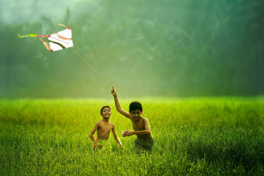Tìm về với tuổi thơ qua những trò chơi mùa hè ở nông thôn Việt Nam