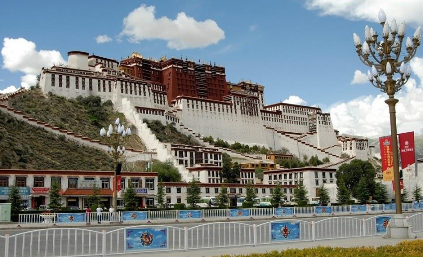 Tây Tạng, vùng đất của những con đường mây trắng