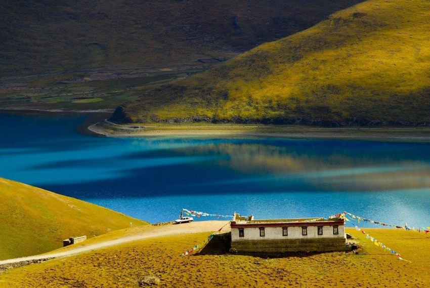 Thưởng ngoạn cảnh sắc ngoạn mục ở hồ thiêng Yamdrok