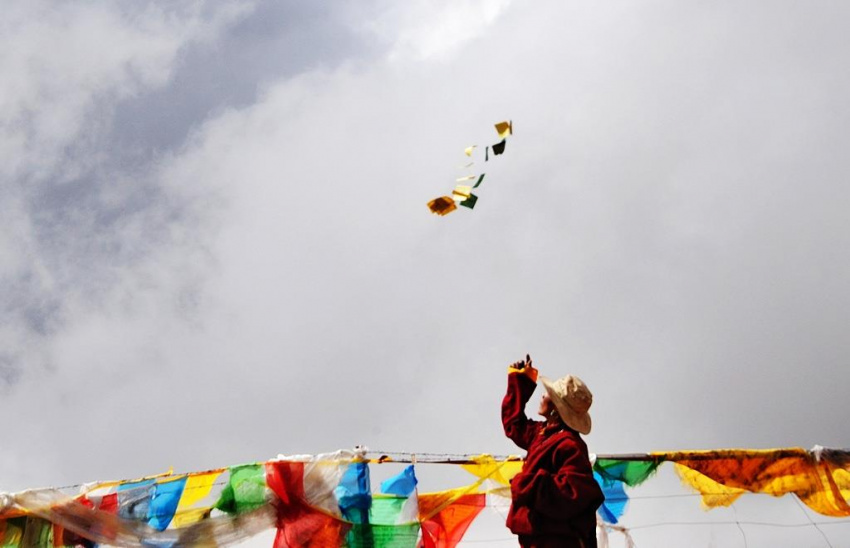 Ngắm những mảng màu đa sắc khi đi du lịch Tây Tạng từ Hà Nội