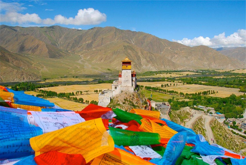 Ngắm những mảng màu đa sắc khi đi du lịch Tây Tạng từ Hà Nội
