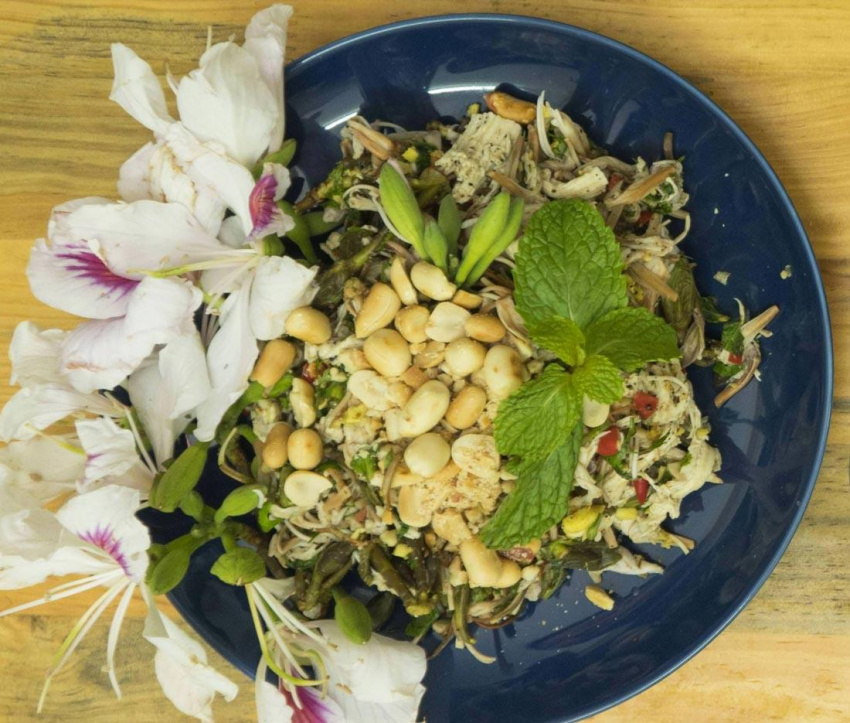 Thưởng thức những món ăn làm từ hoa nơi trời Việt