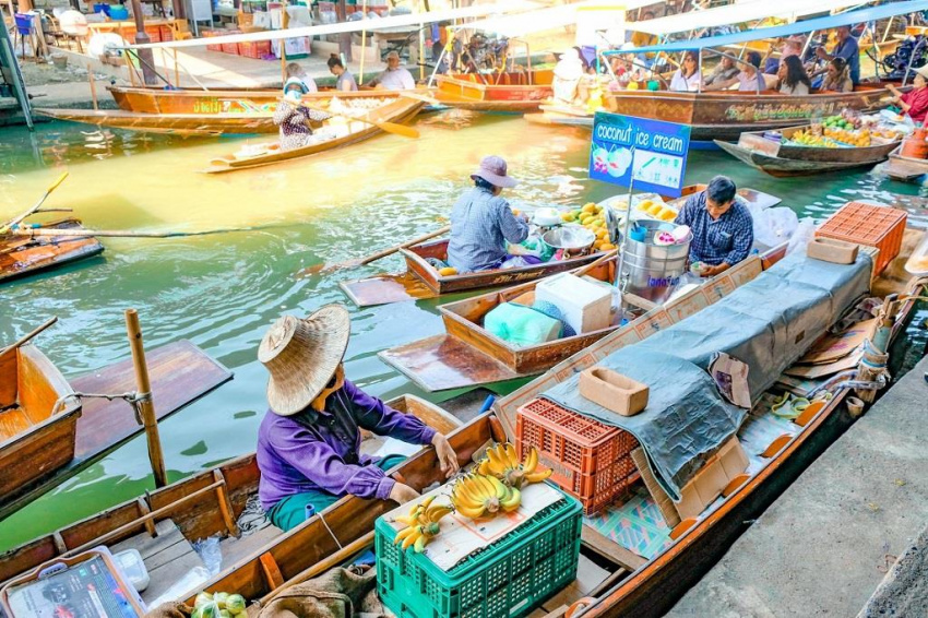 Du lịch Bangkok khám phá chợ nổi muôn màu