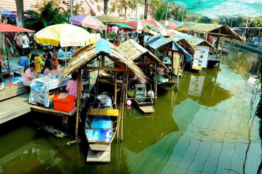Du lịch Bangkok khám phá chợ nổi muôn màu