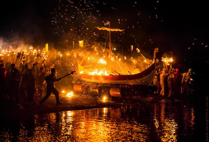 Lễ hội đốt lửa truyền thống của người Viking, Scotland