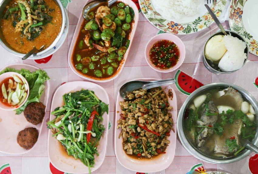 Top những quán ăn bình dân khi du lịch Bangkok