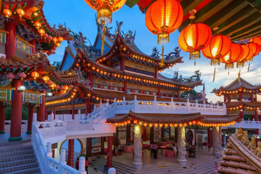 Đẹp mê hồn ngôi chùa Bà Thiên Hậu lớn nhất Đông Nam Á