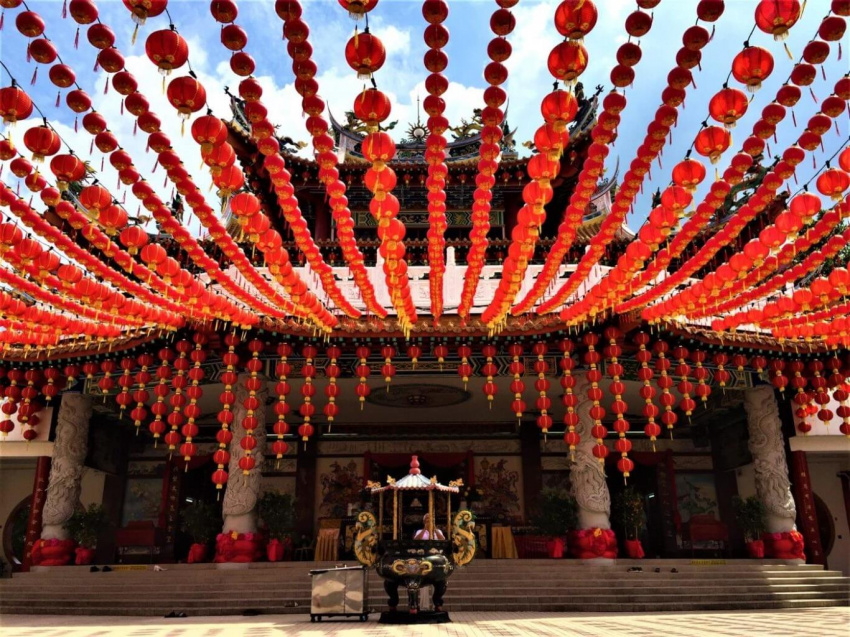 Đẹp mê hồn ngôi chùa Bà Thiên Hậu lớn nhất Đông Nam Á