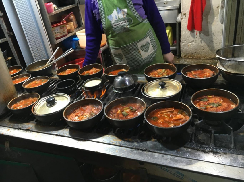 Đừng bỏ lỡ các khu phố ăn đêm nổi tiếng ở Seoul
