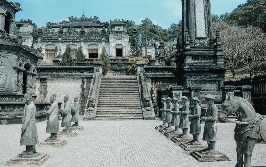 Du lịch Huế khám phá khu lăng mộ độc đáo nhất Việt Nam