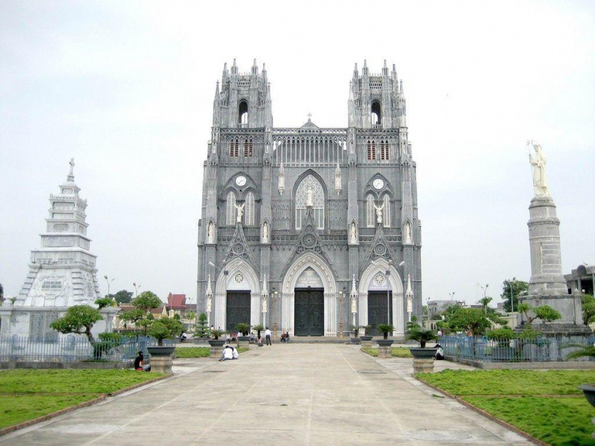 Khám phá những ngôi nhà thờ cổ ở Việt Nam