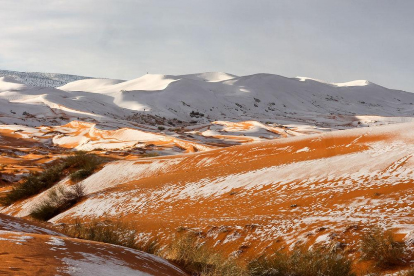 Tuyết rơi trắng xóa ở sa mạc nóng nhất hành tinh
