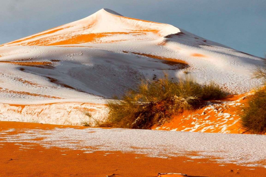 Tuyết rơi trắng xóa ở sa mạc nóng nhất hành tinh
