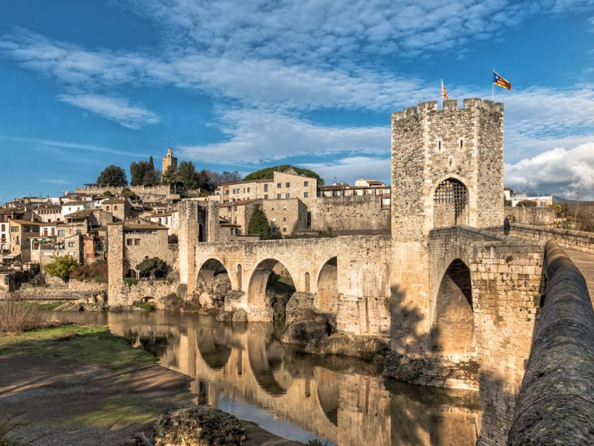 Ngỡ ngàng 5 thị trấn cổ tuyệt đẹp ở Tây Ban Nha