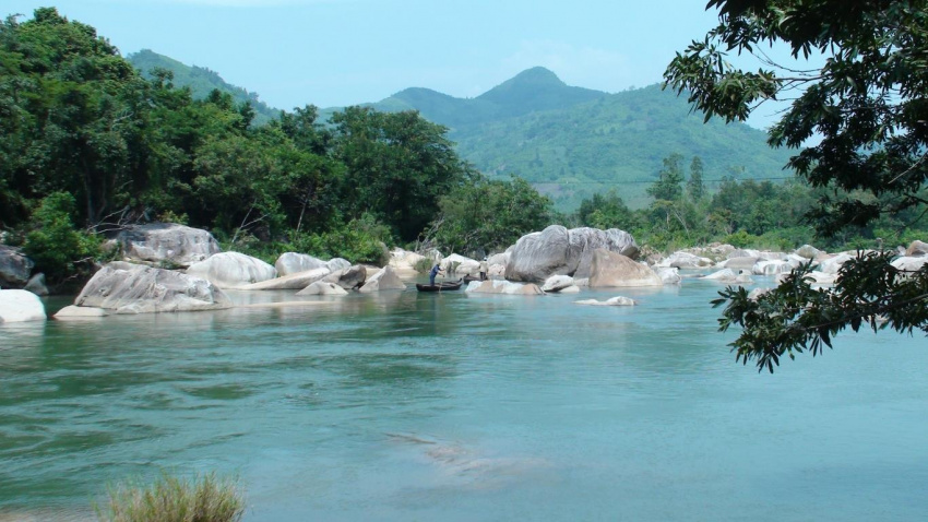 Thiên nhiên kì ảo trên dòng sông Hầm Hô, Bình Định