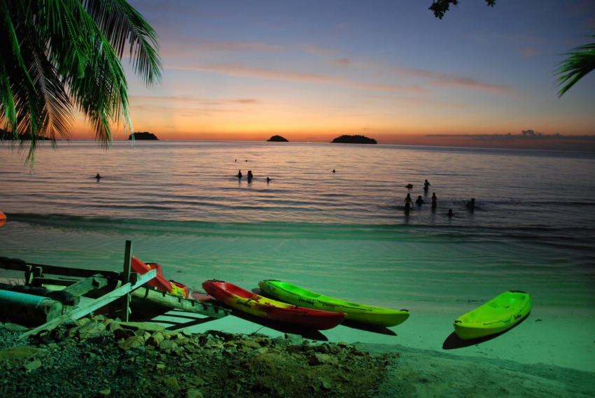 10 hòn đảo thiên đường gần Việt Nam đi lại dễ dàng
