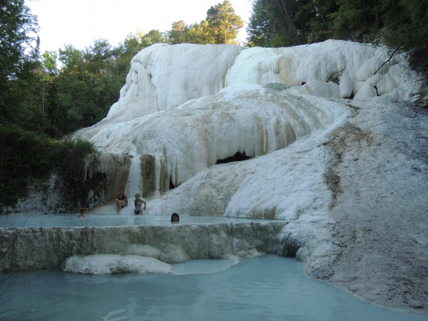 10 hồ bơi bậc thang tự nhiên đẹp nhất thế giới
