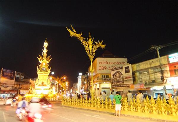 Chợ đêm cuối tuần đặc trưng ở Chiang Rai