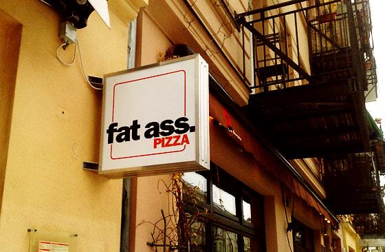 10 nhà hàng có biển hiệu hài hước nhất thế giới